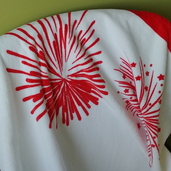 NWOT Beach Towel, 100% Cotton, Length 58 inches, wide 29 1/2 inches - Picture 2 of 7